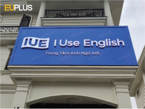 Bảng hiệu trung tâm anh ngữ