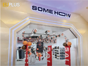 Bảng hiệu quần áo sang trọng