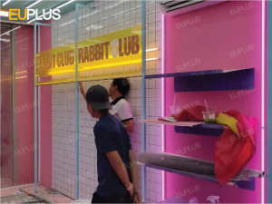 Thi công bảng hiệu mica