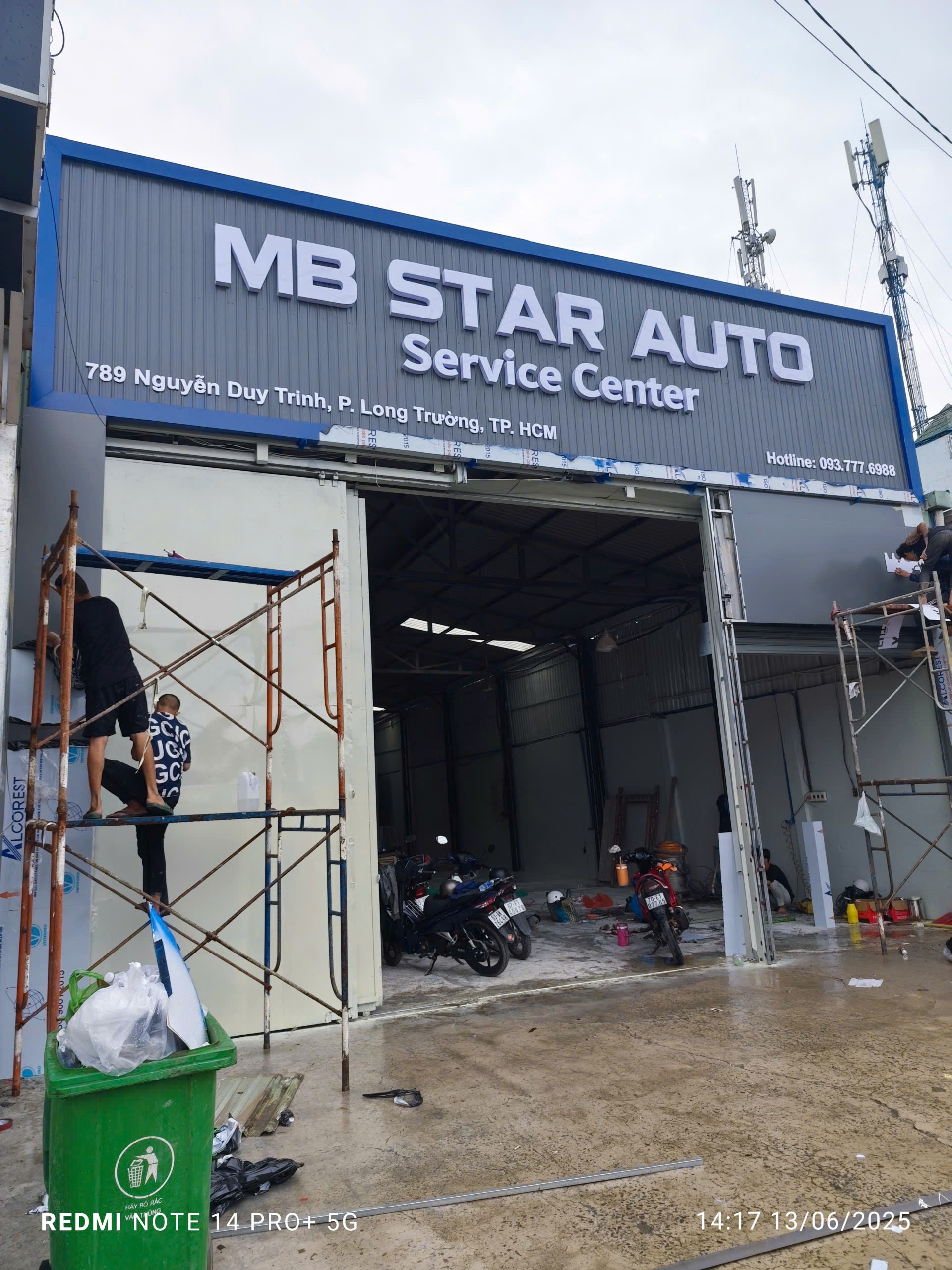 Mẫu bảng hiệu tôn sang trọng